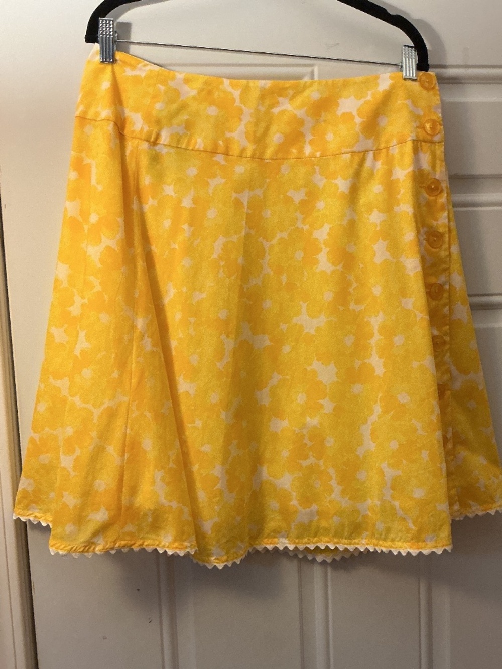 Jones New York signature size 12P Yellow Floral 100% Cotton Skirt Lined Buttons